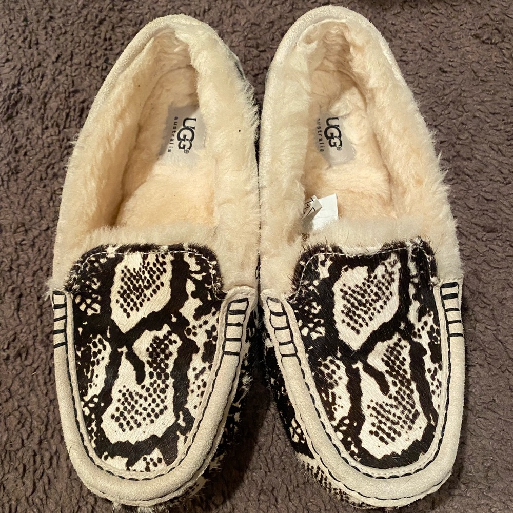 UGG size 7 house shoes